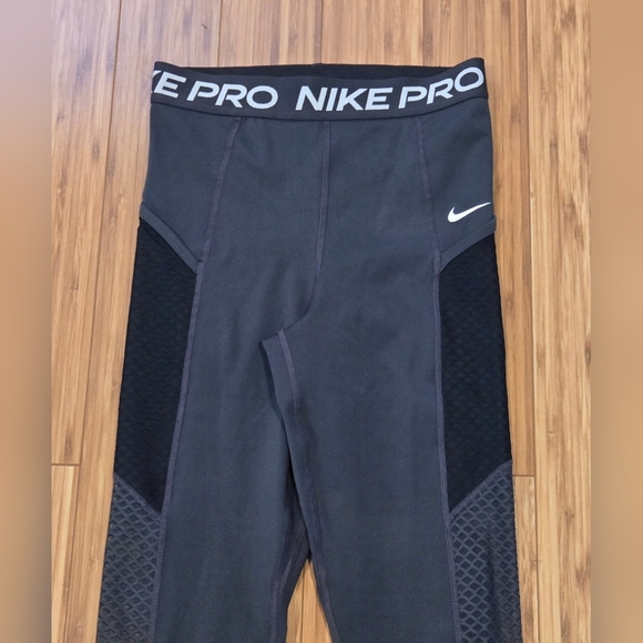 NWOT Nike Pro Dark Gray Leggings - Picture 3 of 10